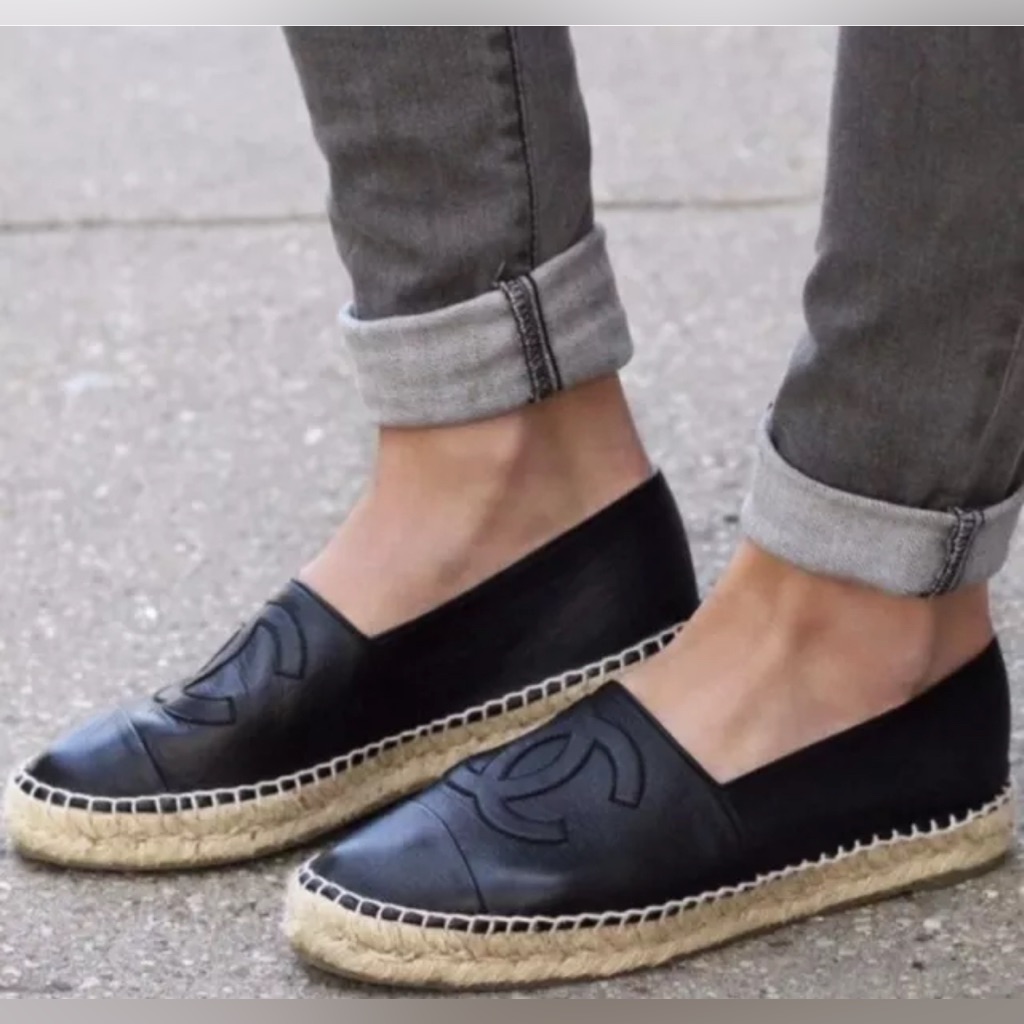 Chanel Black Espadrilles Like New In Excellent Condition
